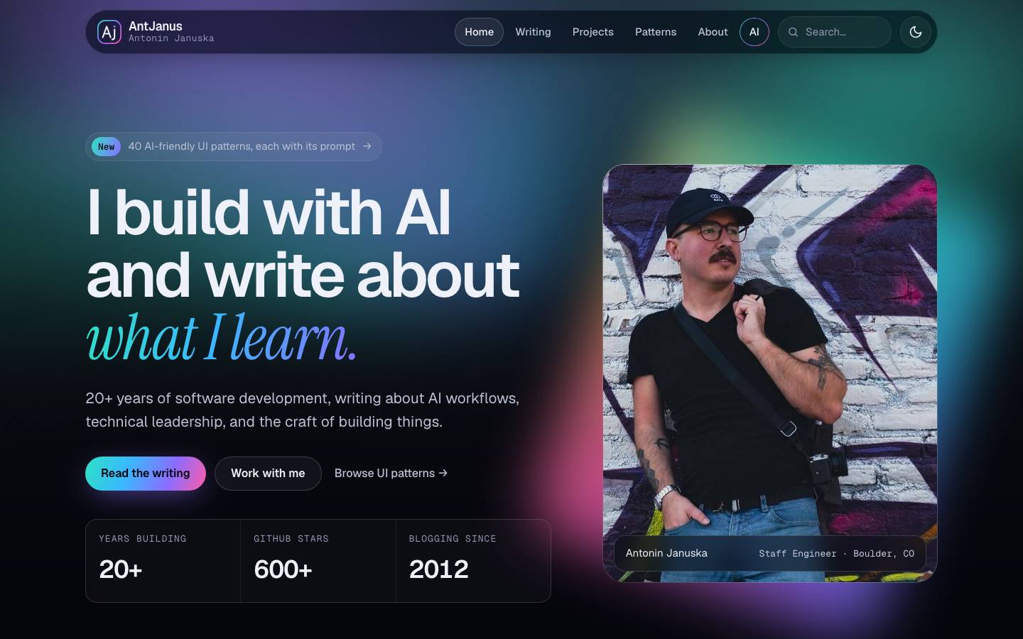 Home page of the Aurora Mesh Gradients redesign
